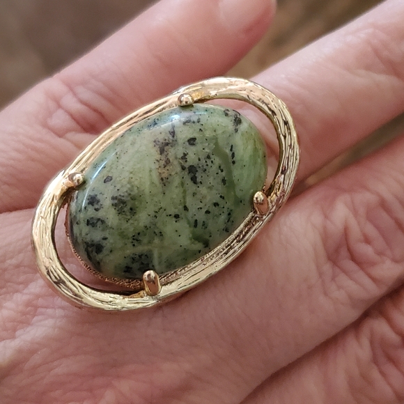 M+S Oval Jasper Cabochon Textured Gold Tone Statement Ring Size 6 - Picture 7 of 12